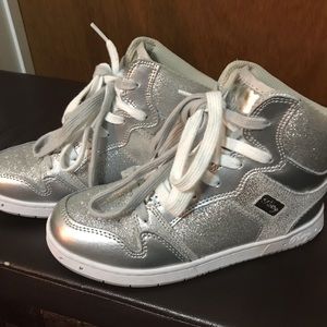 Kids Glam pie glitter sneakers in silver by Pastry